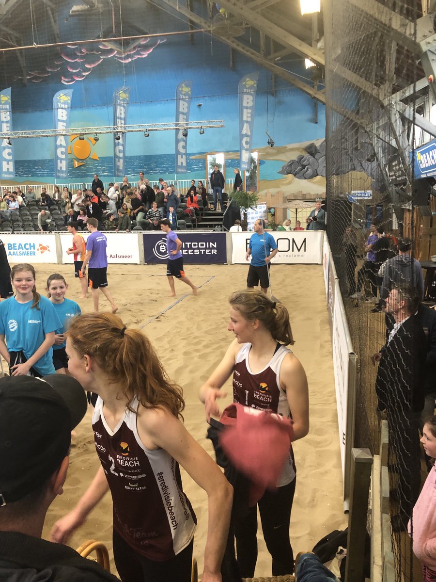 Twee ukkies van 16 en 17 Noa en Maren verslaan iedereen van 18, 19, 20, 21 en ouder en worden Nederlands indoor kampioen