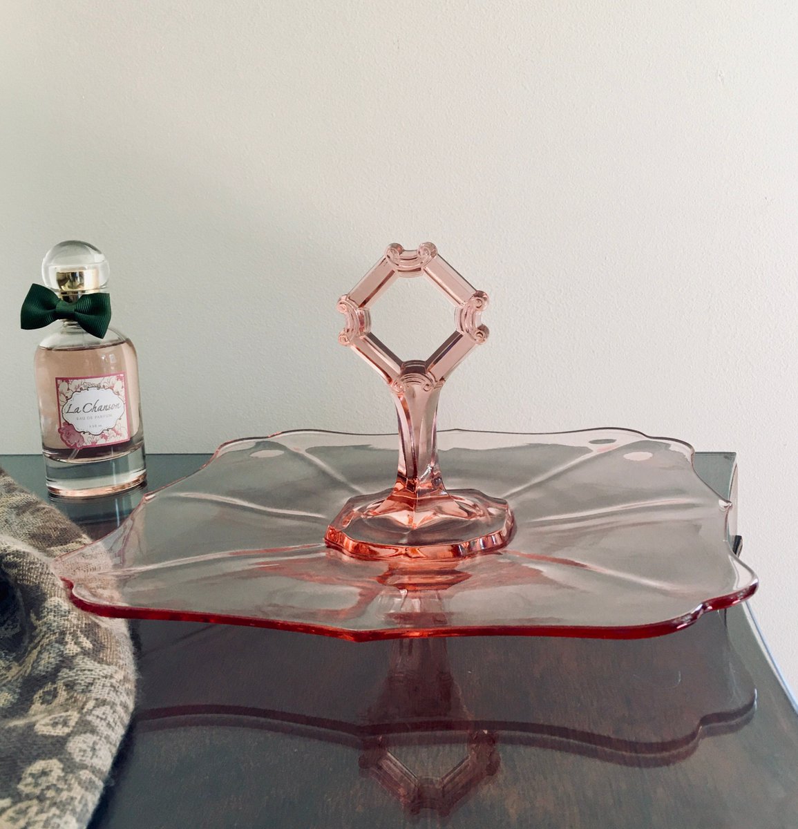 jarmgirl's tweet photo. Blush Pastel Pink Depression Glass Square Serving Platter Center Handle Plate Scalloped Edges Vintage Tidbit Tray Canape Serving Dish https://t.co/2wwU4bjMcQ #pink #glass #blushpinkglass #depressionglass #squareplatter #servingplatter #canapeplate #tidbitplate https://t.co/al88ub7KAh