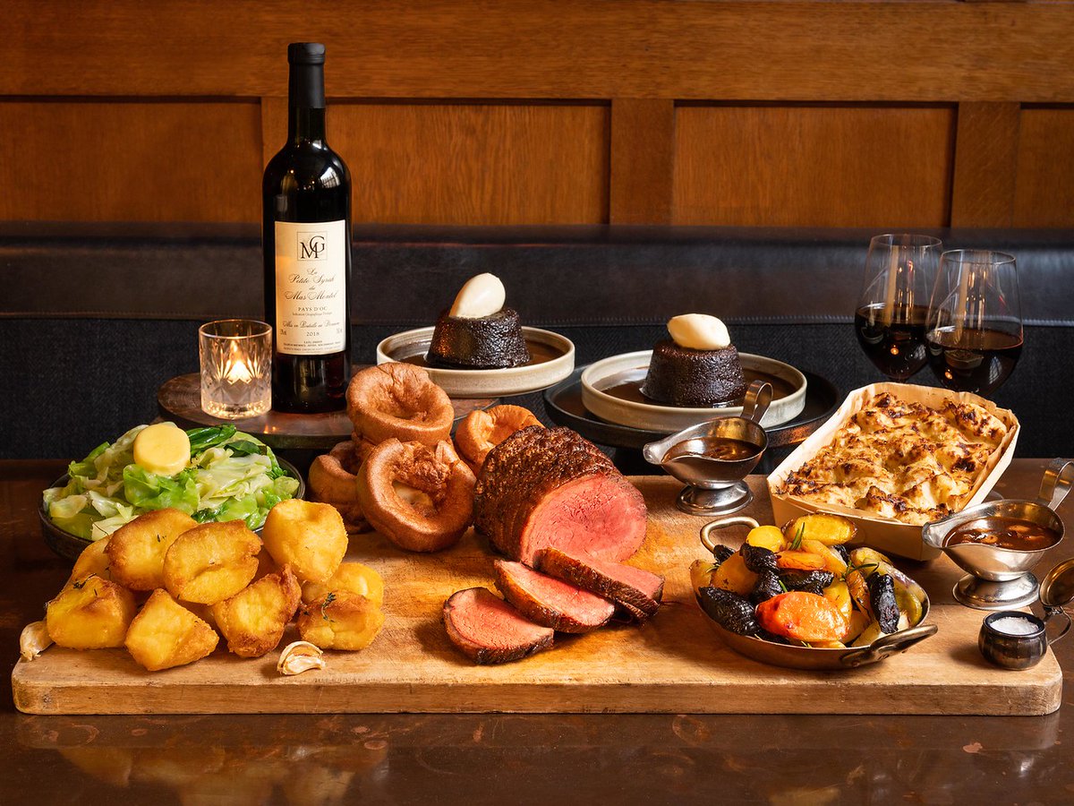 Staying at home this Easter weekend? Discover our cook-at-home Easter Feasting box and our special-edition Rump Box if it’s just the two of you. Or try a next-level roast you’ll be remembered for. Order before Monday 9am for Easter weekend delivery 👉 bit.ly/3r72G2e
