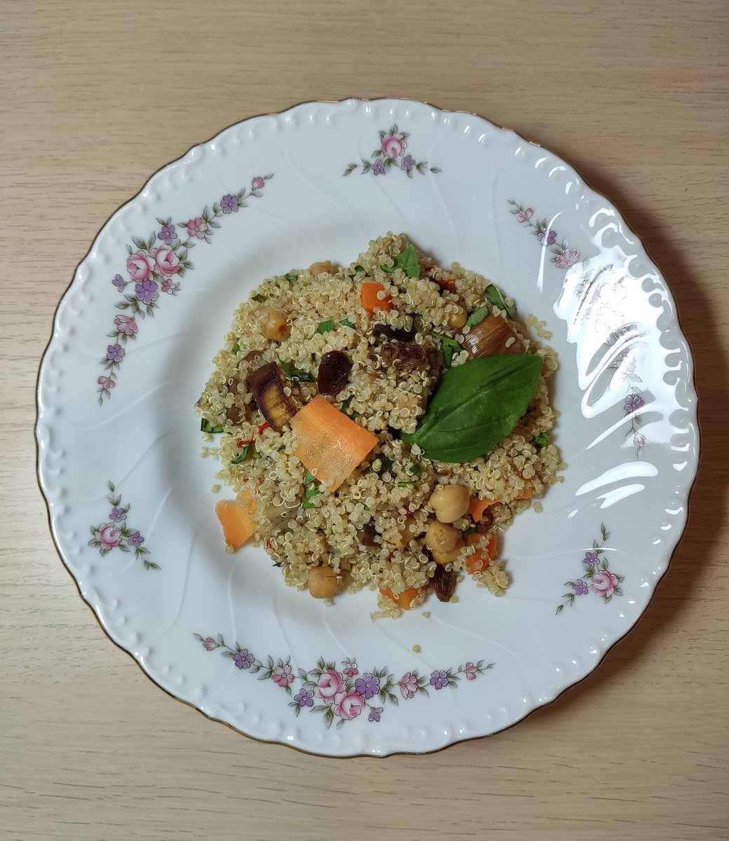 Ensalada de quinoa garbanzos y berenjena 🍃🍆🥕🌶️
