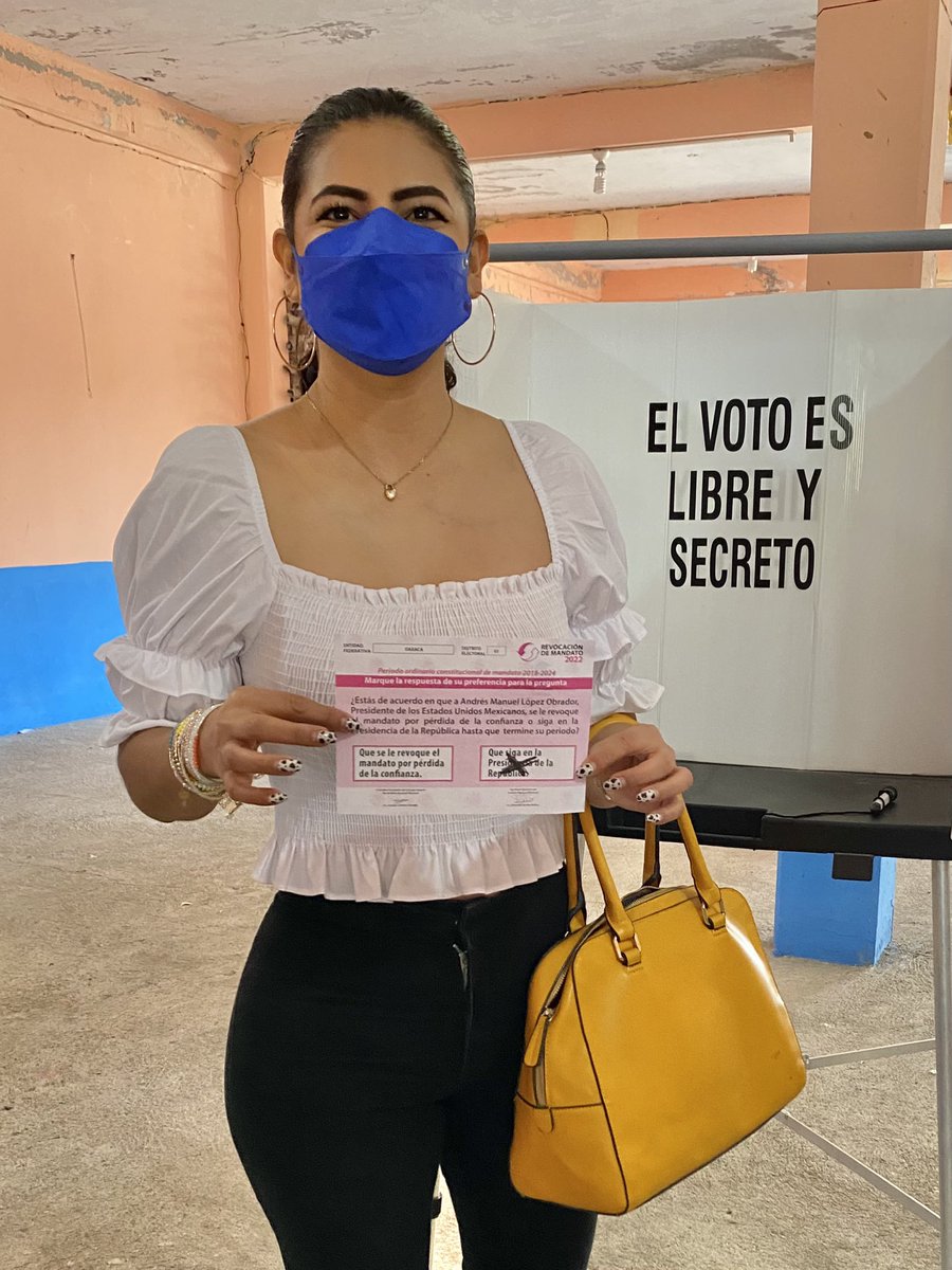 irmamorama's tweet photo. #YoYaVoté 🗳 #QueSigaAMLO https://t.co/0ROyoHN3wK