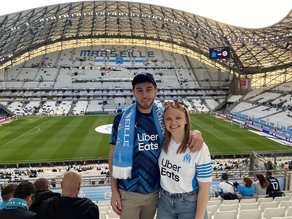 EliseFoglia's tweet photo. Allez lβOMπ€π #monommhsc
( on veut passer sur lβΓ©cran gΓ©ant !!) https://t.co/FBiuaErqJ9