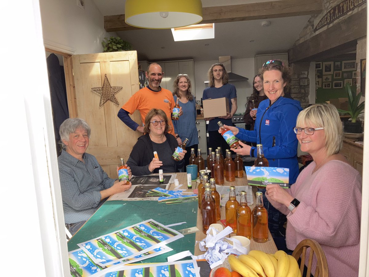 Tada, the cider bottles are all labelled! We love this tradition and hope you do too! Looking forward to handing them out to all you Bunny Hoppers very soon… 🐰#trailrace #bunnyhop2022