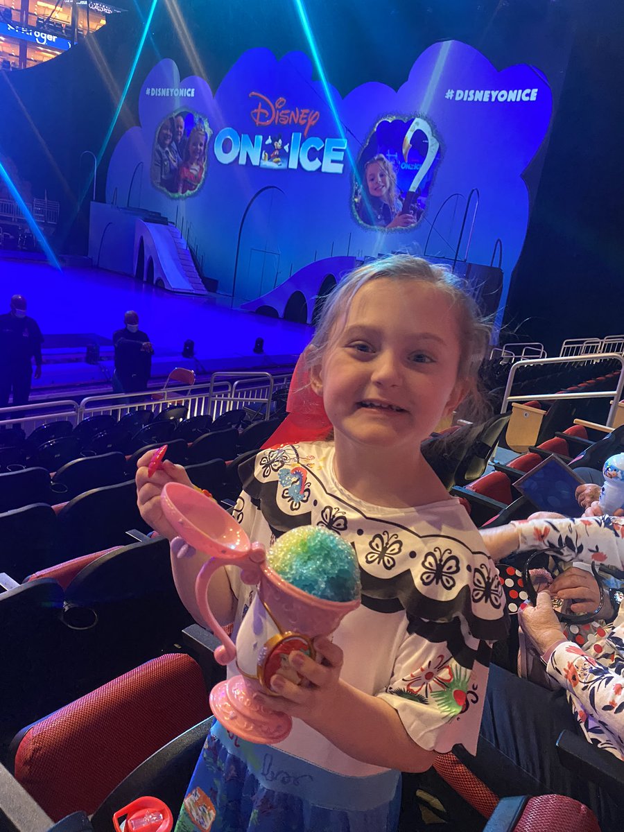 TeachKathy's tweet photo. #DISNEYONICE https://t.co/HxTbit8f8R
