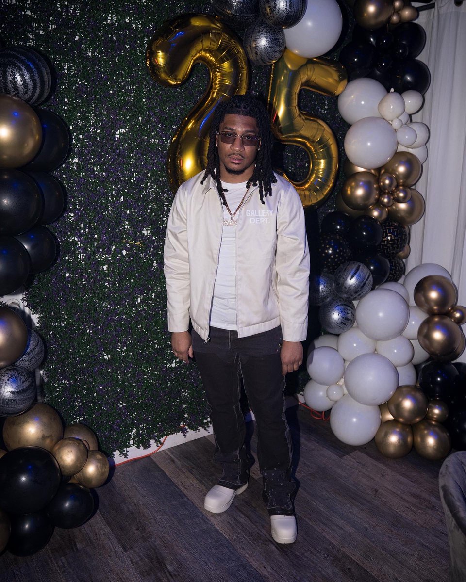selfmadekev_'s tweet photo. Gallery jacket 1 of 1 see this again im blockin Trent #GAVEIT #25 https://t.co/rOfYylbkyc