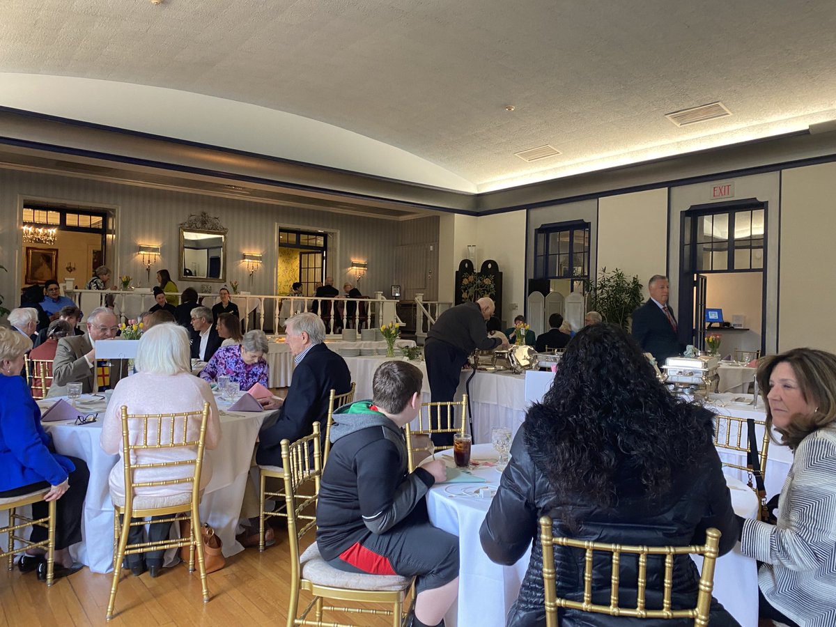 connie726's tweet photo. Great ⁦@Townandcounty⁩ Club Palm Sunday brunch.  Terrific jazz group from ⁦@harttschool⁩ l.  Nice to be back in Connecticut https://t.co/C0lpd7y3AS