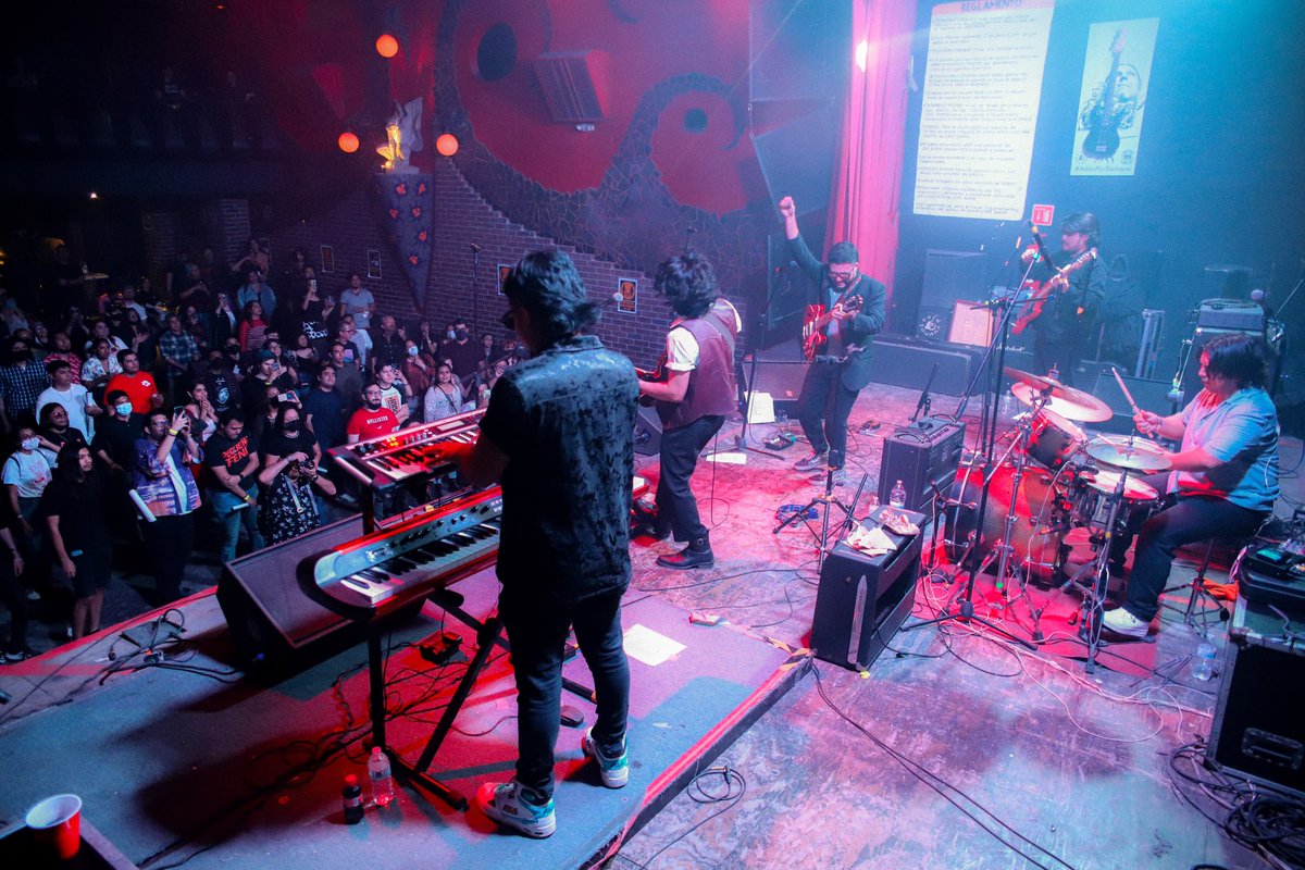 IrvingBorjas's tweet photo. Memorias del gran show de mis amigos @WeAreDriver y @pequeno_fenix  en @CAFEIGUANAMX ⚡️⚡️⚡️

📸 x mi https://t.co/yT0GwXKaXI