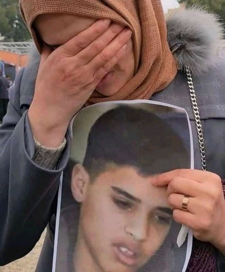 Heba_Maher1's tweet photo. التويتر الو تأثير قوي ، كرمال هيك ما توقفوا نشر 
احمد المناصرة لازم يرجع لحضن امه 
#FreeAhmadManasra
#الحرية_لأحمد_مناصرة #نزع_الطفولة
#Unchilding https://t.co/oAhmFuOMpB