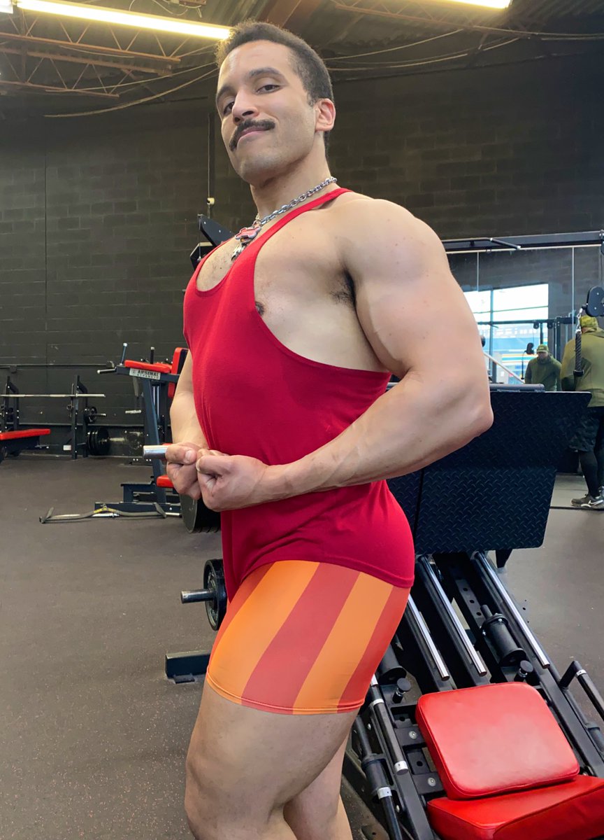 indigothehimbo's tweet image. Had a late night living my best #queer life! So glad I still had energy to get my #bouldershoulder workout done 💪🏽🏳️‍🌈

#gaybodybuilder #gayfitness #ledqueens #SundayFunday @LEDQueens
