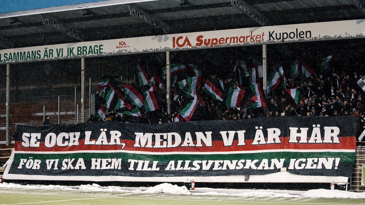 oskfotboll's tweet photo. Det närmar sig hemmapremiär och vi ser verkligen fram emot vad Örebro Tifo har planerat på läktaren. Redan i Borlänge fick vi se en inramning och ett tifo av hög klass.

Glöm inte bort att stötta genom att swisha till 123 459 41 56

Läs mer här ⤵️
https://t.co/31uQ1FMrEZ https://t.co/1jTI3hpKOh