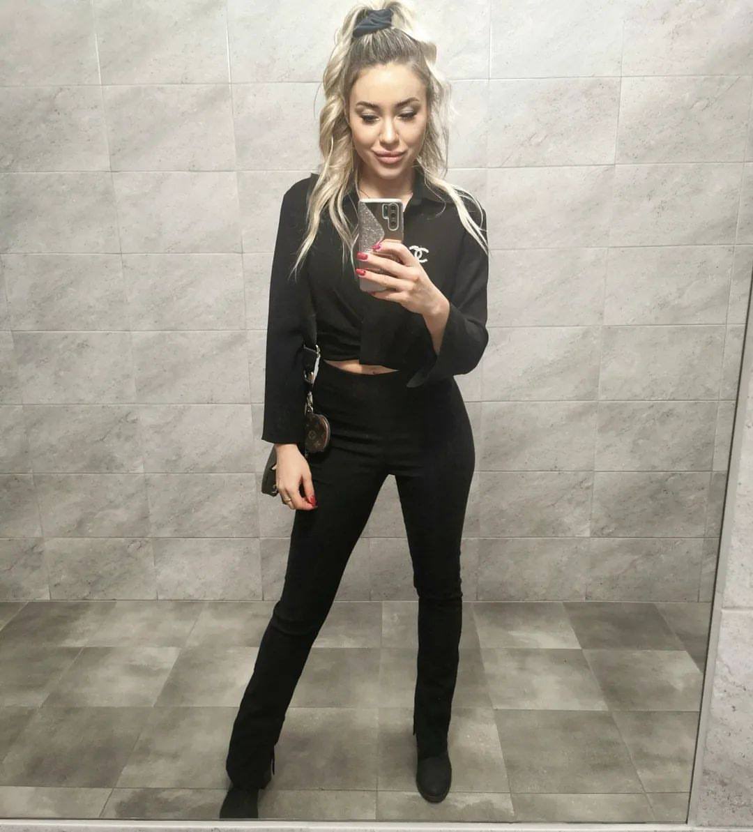 Love the boundless life has its own discretion.