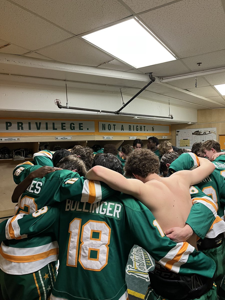 CNHA_U18AAA's tweet photo. It wasn’t the outcome we wanted, but what a run it was to wrap up the 21/22 season!! Thank you to the @MacsTournament committee, our parents, the volunteers and the fans who came out to support! The ‘Go Stars Go’ chant will be a memory forever!! #NorthstarsU18AAA https://t.co/t7GB5h5vSx