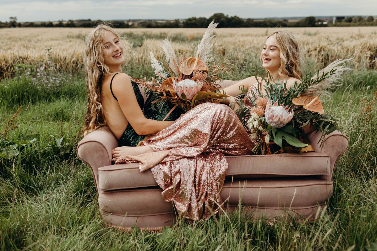 A new week is about to start but My Lovelies, who's ready to pop their feet up with a cold beverage over the bank holiday?
↘️What's your go to summer time drink?↙️ 

#summer #summerparty #girlies #cocktailsinthesun #summerdrinks #gardenbar #homebar #bridetobe #eventdecor