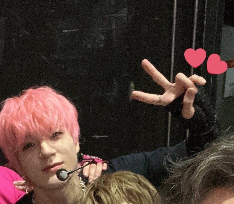jjeennoolee23's tweet photo. DAY 11🐶👑

Q : "Your Similarities with Jeno"
A : Kalau lagi pegang sesuatu, atau lg foto gaya ✌️ kelingkingnya suka naik sendiri😂😂😂 kebiasaan dari kecil kelingking suka naik tiba"🥲👌

#JENO #제노 #NCTDREAM
#23Days_Jeno_Challenge 
#23일_제노_첼린지 
@NCTsmtown_DREAM https://t.co/izvVGpSdTn