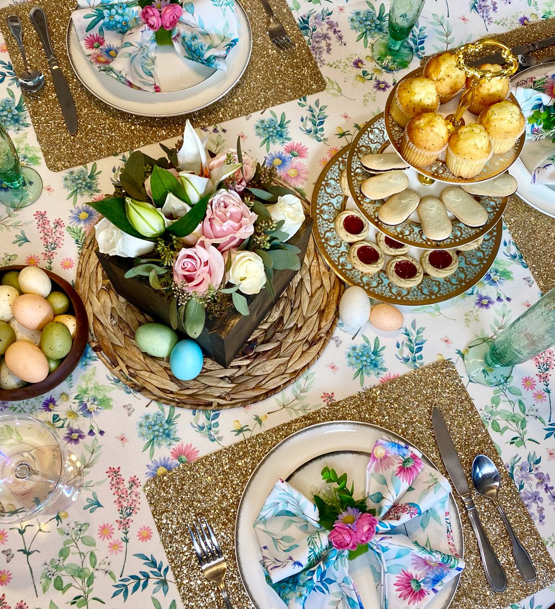 Easter table ready? 🌸🐰
Pretty pastel flowers grace the Easter table with fresh cut elegance. Order your centerpiece today!

#oliveandcocoa #eastertable #easterflowers #easter #eastersunday #flowers #floralshop #easterbrunch