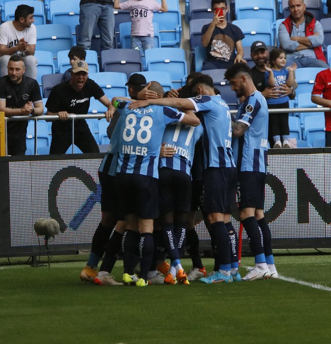 NoxwinTurkiye's tweet photo. ⚡️Adana Demirspor 3 - 1 Altay
⚽️ 33' Belhanda
⚽️ 36' Samet Akaydın
⚽️ 82' Naderi
⚽️ 88' Balotelli (pen.)
🦉Sivasspor 0-2 Başakşehir
⚽ 03' Goutas-k.k.
⚽ 60' Deniz Türüç
#ADSvALT #SVSvBFK #SüperLig https://t.co/6pVLf76OCt