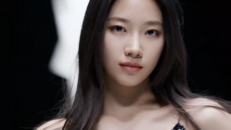 lesserafimpics_'s tweet image. KAZUHA in FEARLESS SHOW