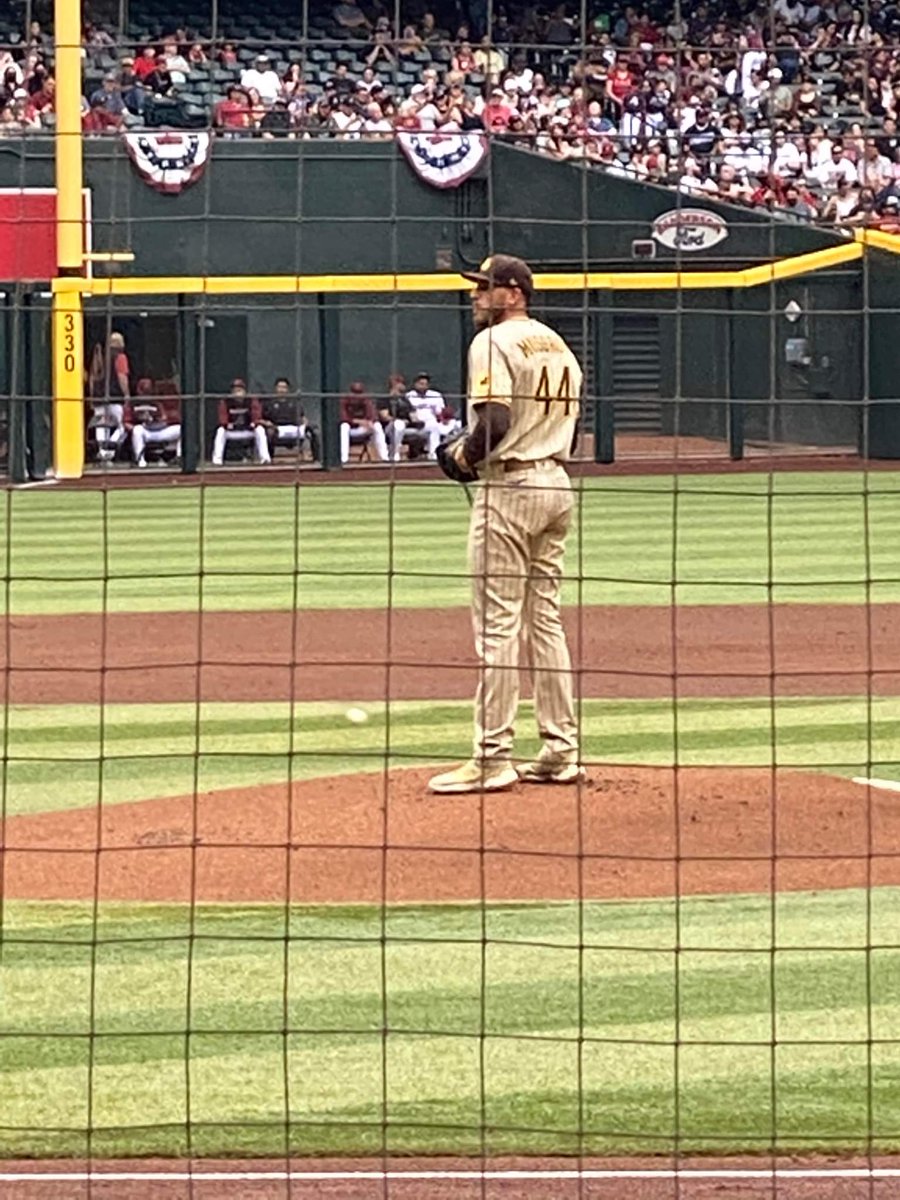 M3RM3OW's tweet photo. 💛⚾🤎 Go PADRES! 🤎⚾💛 https://t.co/TuiUTAUXdF