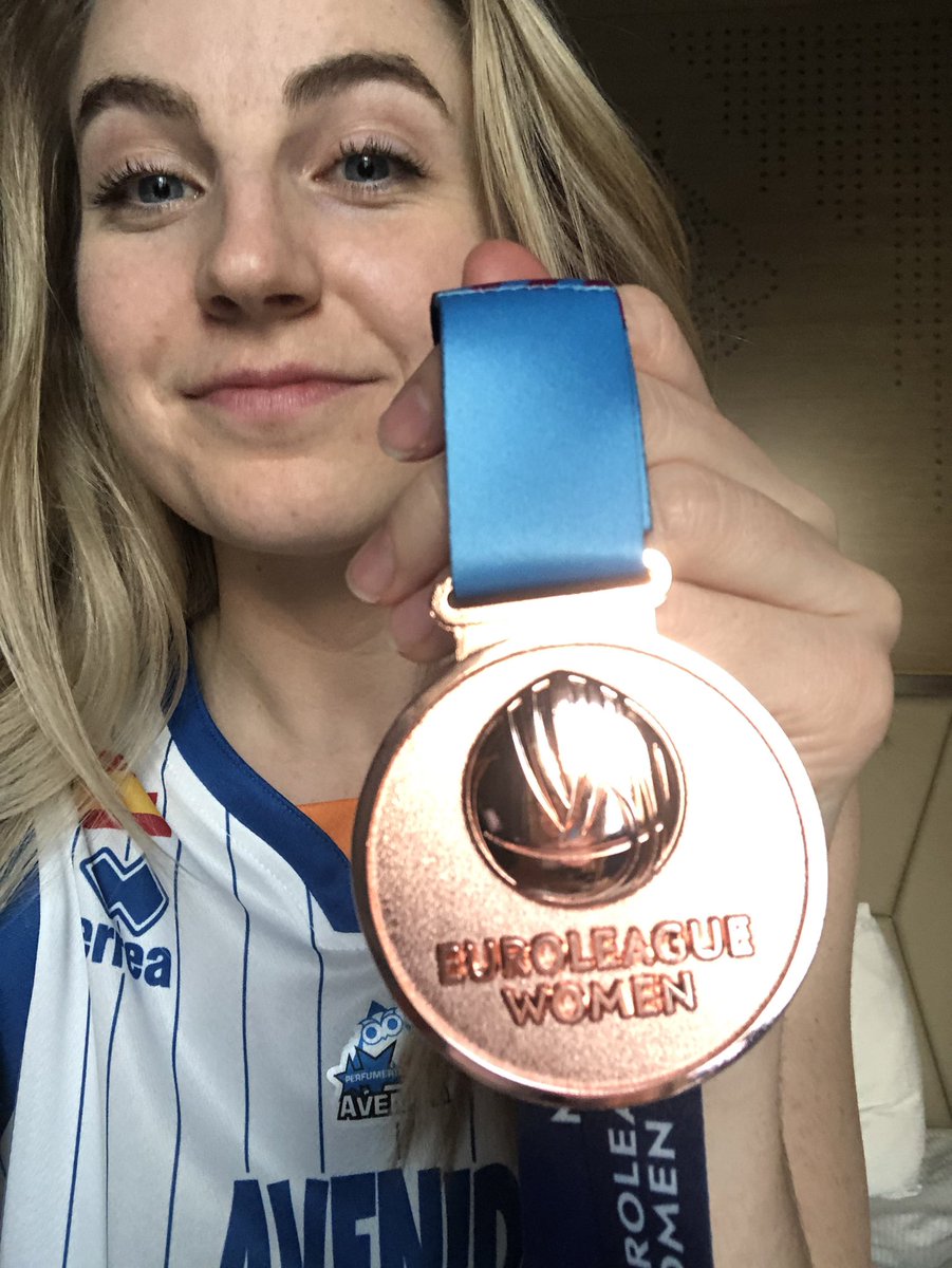 ksam44's tweet photo. 🥉 #EuroleagueWomen Proud of this team @CBAvenida 💙 https://t.co/Rzt01Dv7WA