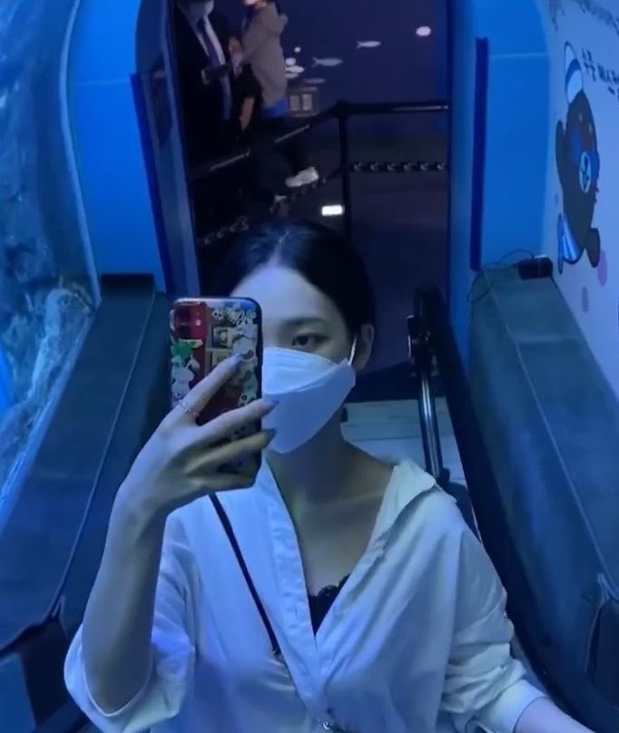 lvyujw's tweet photo. happy karina day ! 🤍
#OurYUniverseKARINADay
#영원히_카리나의_봄에_함께할게 https://t.co/xlWhI1OusI