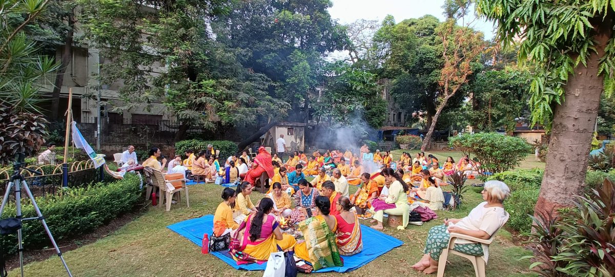 #महिलापतंजलिमुंबई  बोरीवली जिला*
आयोजक:आ विधु कचोलिया जी
*गांजावाला गार्डन में  आज स्वामी जी का सन्यास दिवस का उत्सव बहुत ही उत्साह से आदरणीय ज्योत्स्ना जी के सानिध्य में  25 कुंडीय हवन करके मनाया गया
*समय :6-8सुबह
*संख्या:78
<a href="/Sadhvi_Devpriya/">Dr. Sadhvi Devpriya</a> <a href="/Kashmira_mpys/">Kashmira MUMBAI MAHILA PATANJALI</a> <a href="/BorivaliMpys/">@mpys_borivali</a>