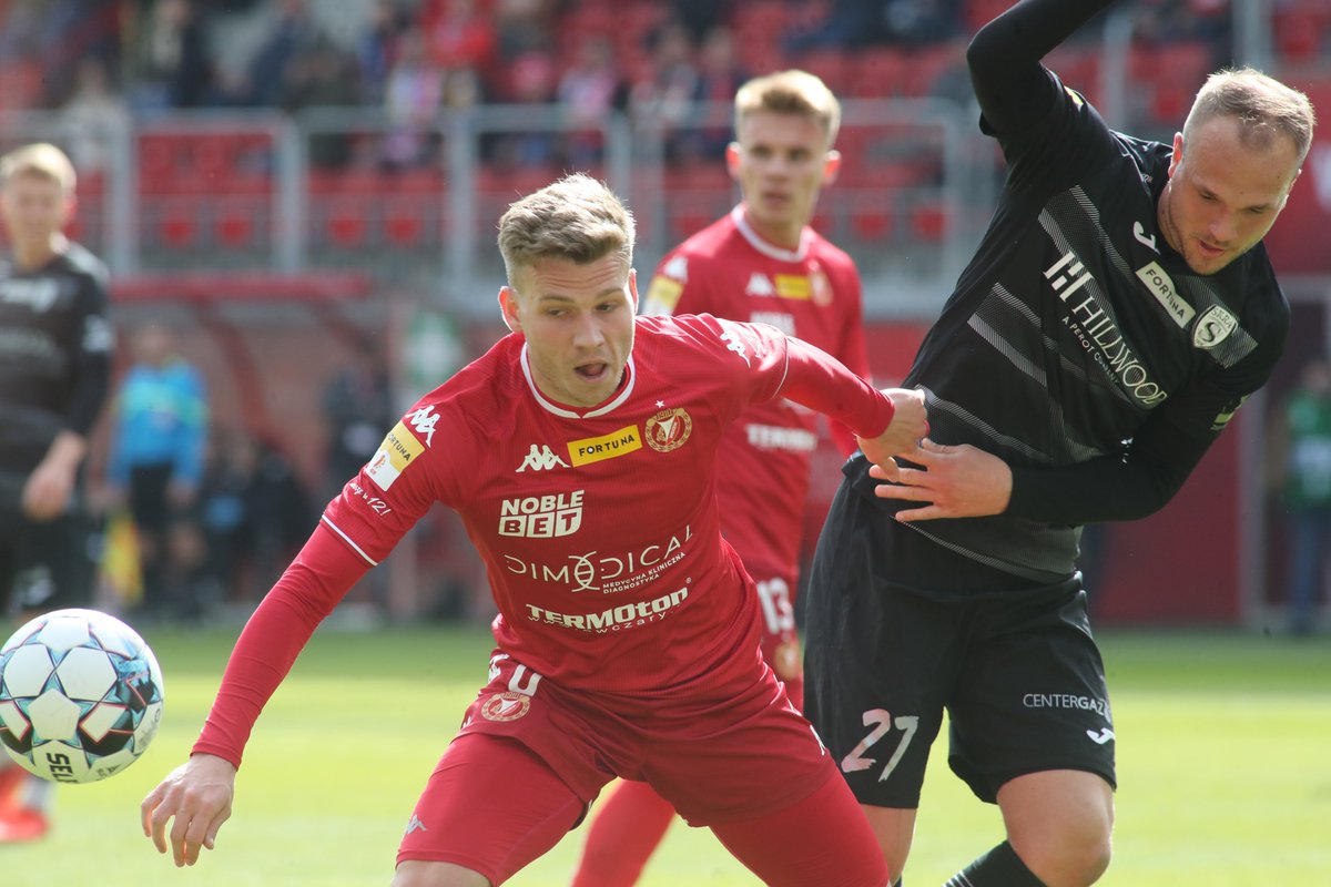 _1liga_'s tweet photo. Po ogromnych emocjach Widzew ostatecznie remisuje ze Skrą 2:2, a w Jastrzębiu GKS ogrywa Chrobrego Głogów 4:2 i nadal walczy o utrzymanie.
#SKRWID
#JASCHR https://t.co/KVbwPoBEIS
