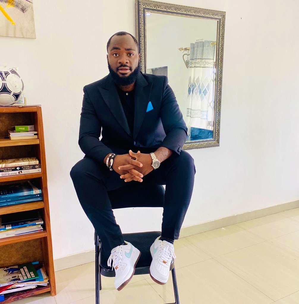 Bernard_BKabwe's tweet photo. This outfit (everything) was put together by @henrymumba2cond . Give him a call and order your custom made suits and get yourself those quality kicks you’ve been looking for.
#SupportLocal #SupportQuality https://t.co/vrFXCPb3eN