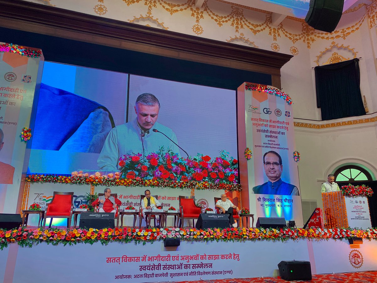 VikramJ_Sharma's tweet photo. Great confluence of ideas, synergies, and innovations at the #CSOconclave under the inimitable leadership of Prof VC @Sachin_Chat @AIGGPA. 

100+ CSOs working at the grassroots in #MadhyaPradesh deliberated on critical issues facing Agriculture, Health, Education, and FI. https://t.co/79uQWbC0zZ