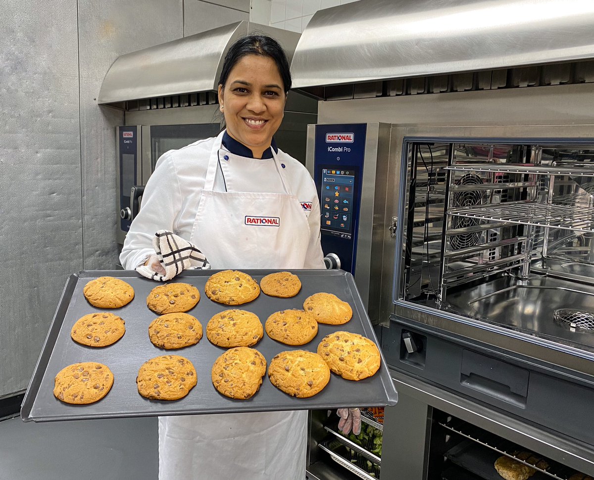 eterra_kitchen's tweet image. Chef Monika Jain #RATIONALAG Demonstrating #iCombiPro

#baking #cookies #desserttime #nycchef #foodinnovation #cooking #culinaryarts #chefslife #nyccommercialkitchen #nyckitchenrental #nycrentalkitchen #nycvirtualkitchen #nycghostkitchen #nyceventspace #getsetgrow #eterrakitchen