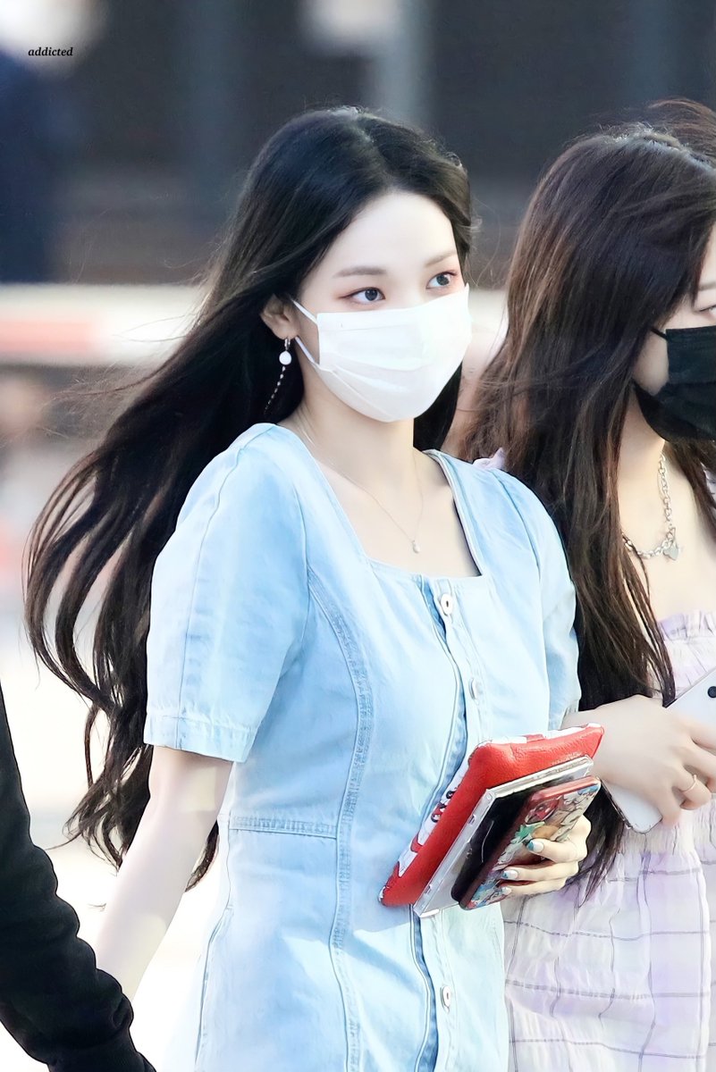 addicted_karina's tweet photo. 💙#HAPPYKARINADAY💙

#KARINA #카리나 
#aespa #æspa #에스파 https://t.co/Egnt68FnQG