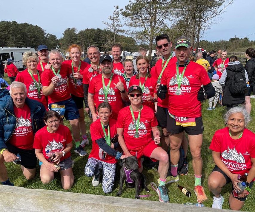 Gavennyboy's tweet photo. Another amazing race day with this crew. Great Welsh Half Marathon and a huge PB. Today was a good day. @WelshMarathon @FrontRunEvents #greatwelshhalfmarathon #yjrunners #3mgorseinonroadrunners https://t.co/LlFJbraYzu
