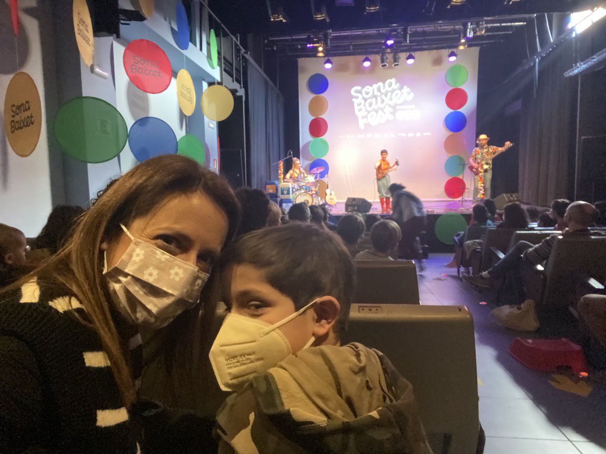 PuriNaya's tweet photo. Enhorabona @TeatreRavalG @LaCasaCalba per l’organització del #SonaBaixet cada any. 🔝😎🥳🤩
Hem gaudit molt de #CompanyiaSonora i #LaChicaCharcos & #TheKatiuskasBand
👦🏻 @PepeMorantNaya #Gandia https://t.co/2exTzhoLLI