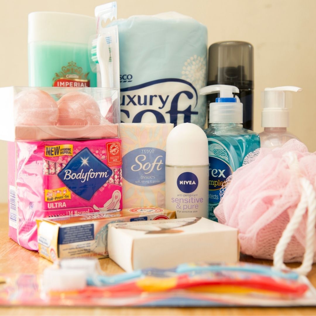 TrussellUK's tweet photo. Food banks don't just give out food. They also provide essentials like:

🦷 Toothpaste
🚿 Shampoo and conditioner
👚 Laundry detergent

Non-food items like these are essentials that no one should have to cut back on. Read more about items you can donate 👉 https://t.co/xul0Q5WN1m https://t.co/cQUpLKf2bW