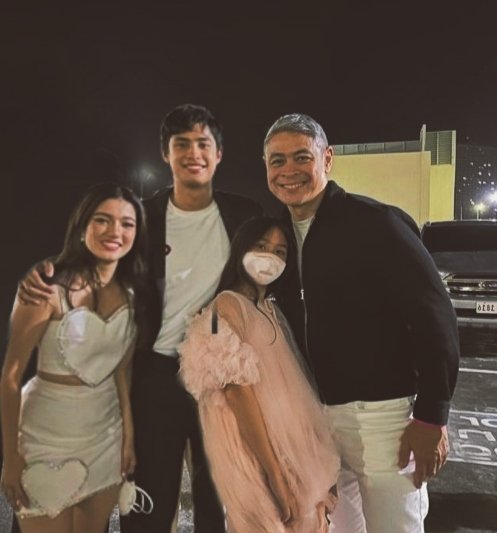 DDREAMERSOFC's tweet photo. Cuties 🤍🖤

#DonnyPangilinan | DonnyPangilinan @donnypangilinan https://t.co/V1aT9QFpg7
