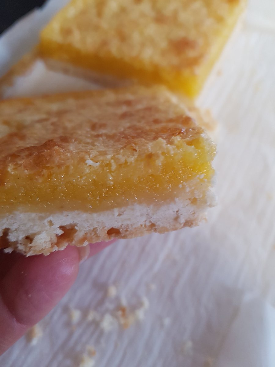 ERiscooking's tweet image. The colour of these tangy lemon bars is brought to you by @eggfarmersont Great lemon flavour but it's that golden hue from the eggs and yolks that puts in all together! #weekendbaking #tangylemonbars #springbaking @GetCracking