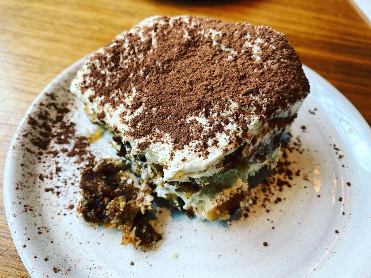 SmearedApron's tweet photo. Muffin tops! The best tiramisu every had @mildredslondon 😋😋😋!
#smearedapron #dontcrowdme #londoneats #yeahbaby #itsasnack #delish #yum https://t.co/HViFTNzgIo