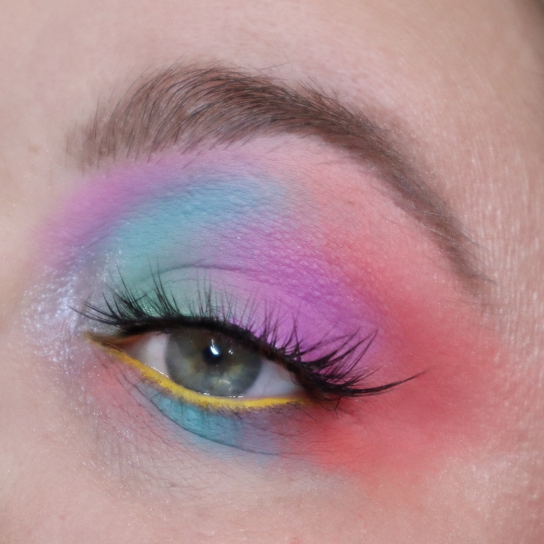 Nikki_Helena87's tweet photo. I do love a pastel look, so when I got the opportunity I griped it!
#nikkihelena #makeup #makeupartist #makeupaddict #makeupobsession #makeupjunkies #makeupfeed #makeupproduct #makeupismylife #pastel #pastelmakeup #kaleidosmakeup #fentybeauty #maybelline https://t.co/Gj4wIqn7W8
