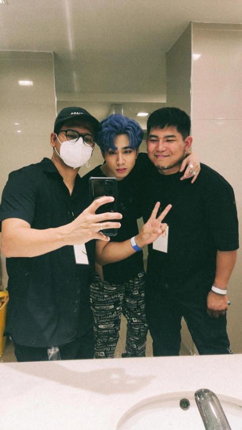 macigarta's tweet photo. A’tin mode muna kami ni kuya @markfamilara 🤩 nakakaproud sobra

🍻to more astig hair &amp; make up look! @JoshCullen_s @imszmc @jah447798 @SB19Official https://t.co/1zcHnLVZkf
