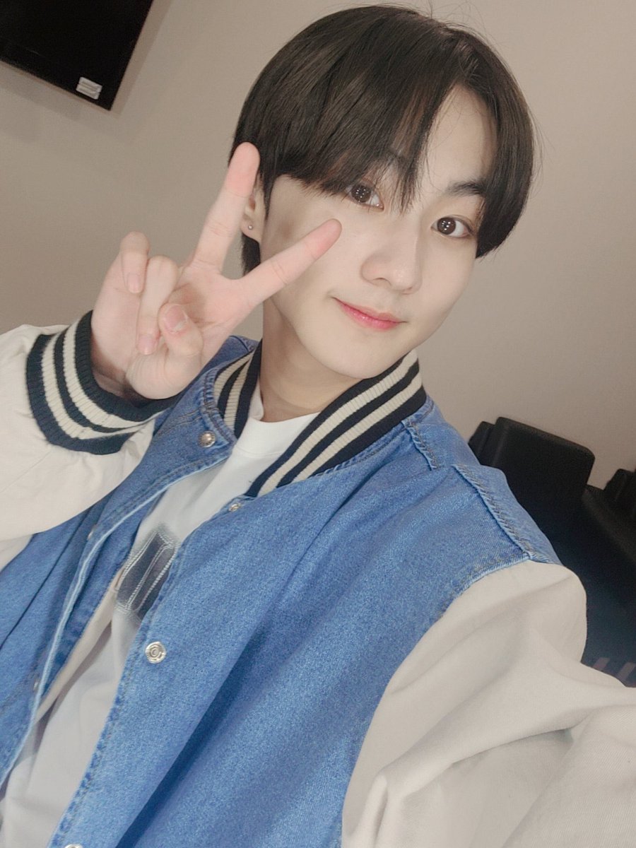 freakwonie's tweet photo. you did amazing today as well wonwon keren banget banget banget https://t.co/CUuuaBDNwL