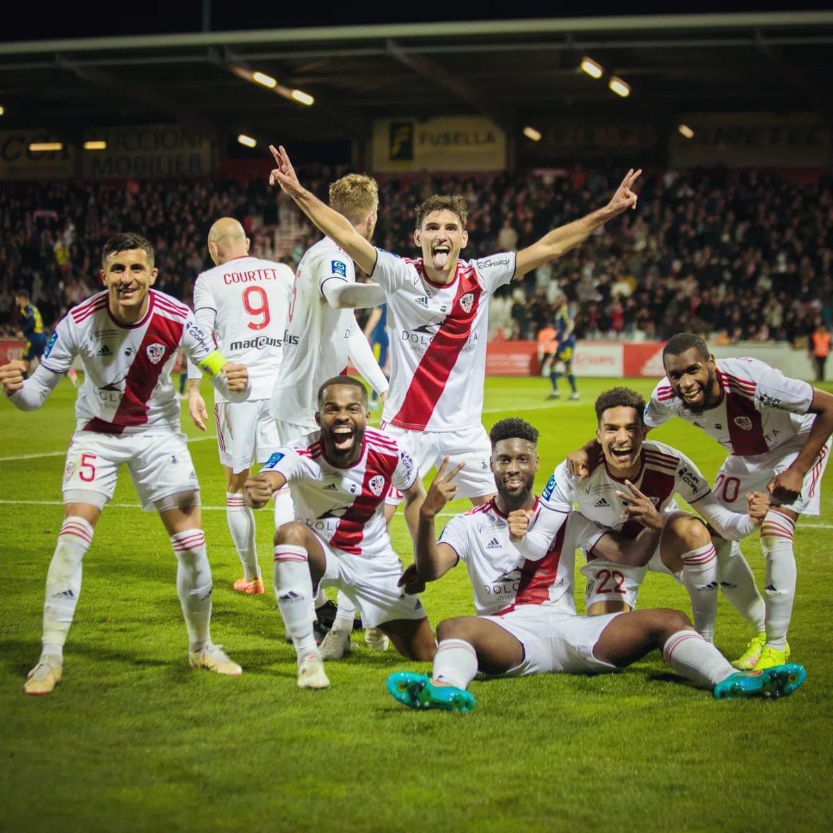 pierre_beretti's tweet photo. PROCHAIN MATCH À TIMIZZOLU:
MARDI 19 AVRIL CONTRE DUNKERQUE !
Vous savez tous ce qu’il vous reste à faire ! Merci à toi oh @ACAjaccio 🤍❤️
#ObjectifL1 #Aiacciu @Ligue2BKT #SixFinales @VilledAjaccio https://t.co/zWGduhc2Nh