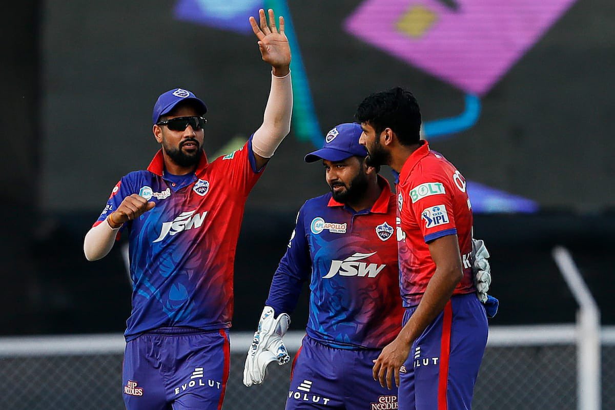 RishabhPant17's tweet photo. April 10 2021 🤝 April 10 2022.
Special day, special win. 
@DelhiCapitals 💙💙 #RP17 https://t.co/ZMUOgWWLio