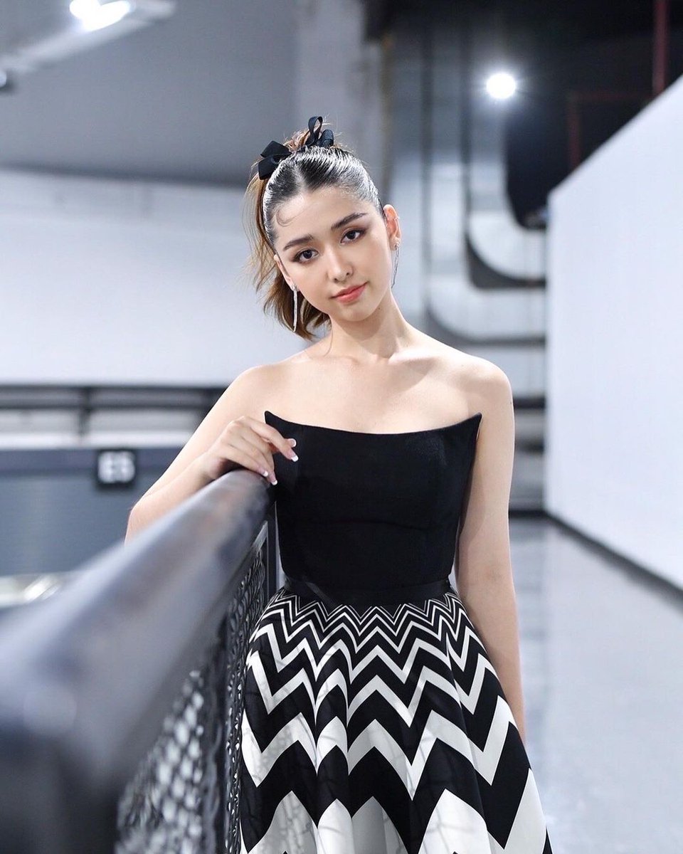 tammewhy's tweet image. เวลาน้องเจนส่องกระจกจะรู้สึกยังไง จะเหนื่อยมั้ย แบบ วันนี้สวยอีกแล้ว หน้าตรงก็สวย หันข้างก็สวย ไหนลองเหม่อๆ ก็ยังสวย งง ไหนลองหันหลัง เอ้ย ก็สวยอีกละ ทำไงดี เห้ออ เหนื่อยจัง ถ้าเราถ่ายรูปลงไอจีแล้วแฟนคลับเป็นอะไรไปจะทำยังไง ความสวยสร้างเรื่องอีกแล้วเรา ขอโทดนะทุกคน 😔 #JaneBNK48