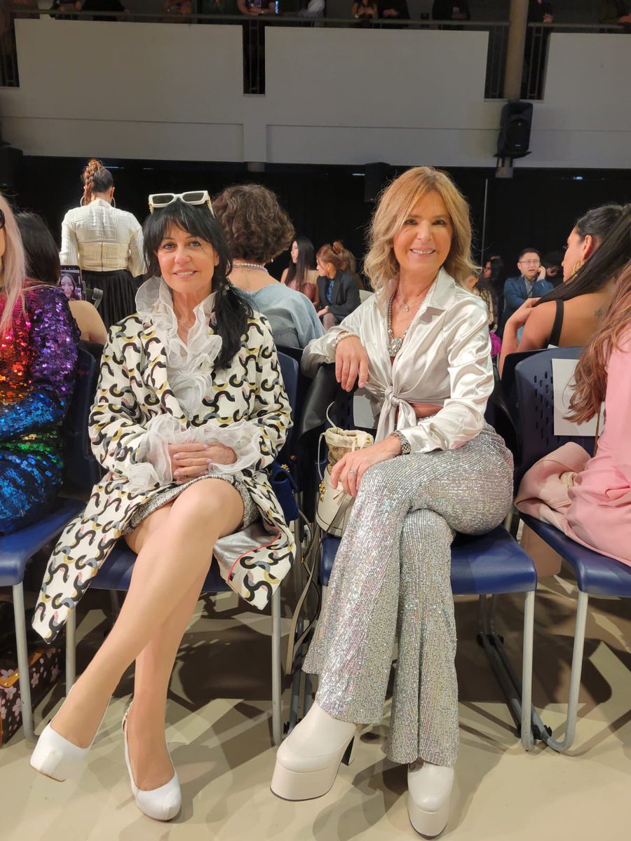huriyevancouver's tweet photo. #vancouverfashionweek #vfw2022 #vfw https://t.co/462R565oXT