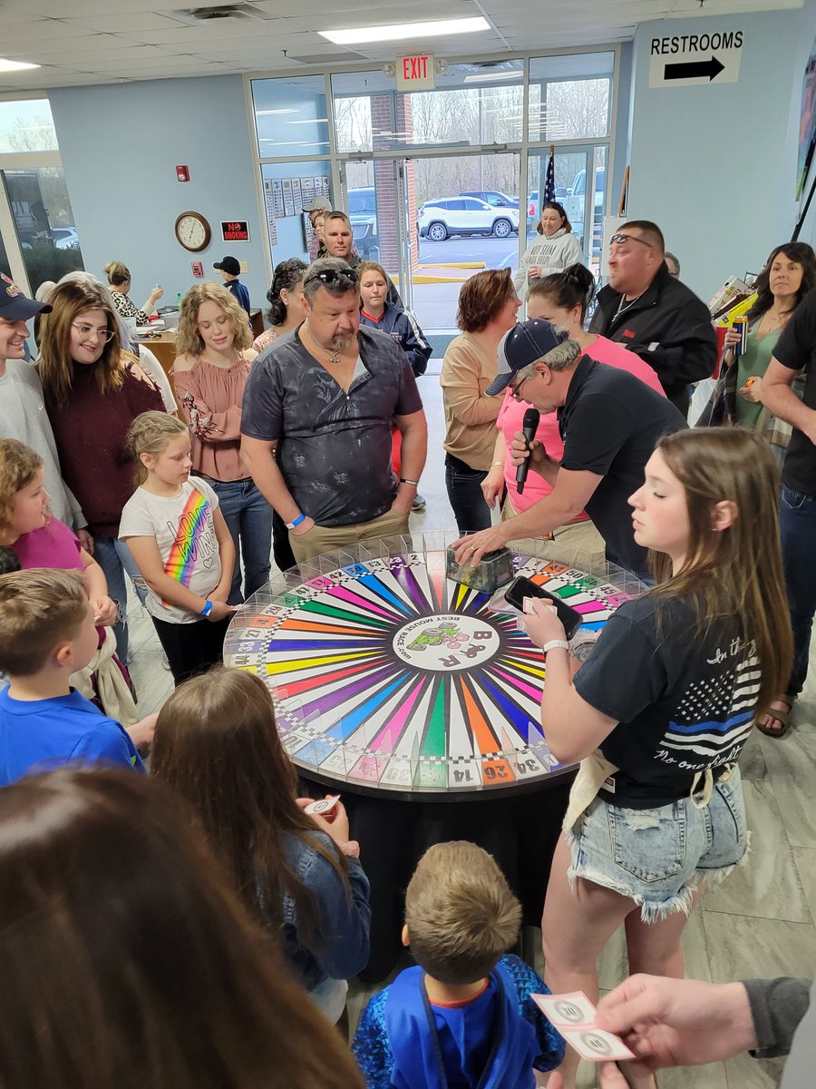 PAWStoppers's tweet photo. Great turnout at the Mouse Races. Thanks to all the sponsors and attendees. Such a fun night! https://t.co/PdMt70L8Aw