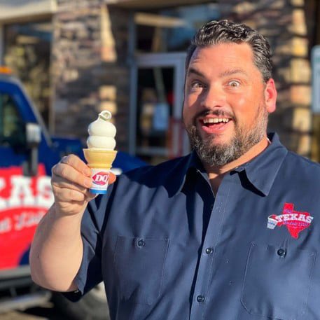 TexasBucketList's tweet photo. My face when I found out @dairyqueentx has 75-cent cones! To commemorate 75 years, DQ locations in Texas are celebrating with small regular and dipped cones for 75 cents till April 24th!
#thetexasbucketlist #dairyqueen #texasstopsign #75years #75centcones #DQTexas #ad https://t.co/GeAR3hmdvf