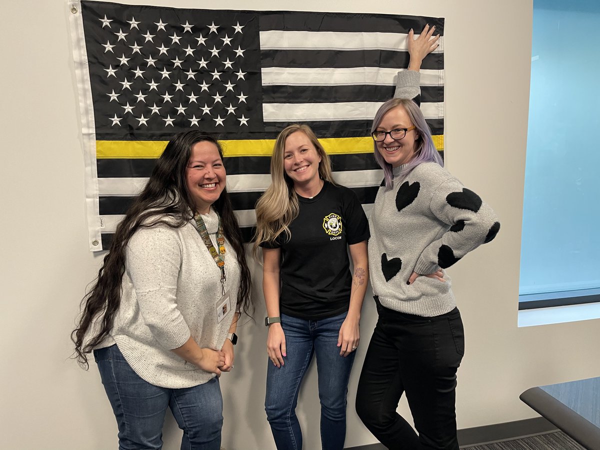 LOPolice's tweet photo. This week is National Telecommunicator Week! We are so grateful to have #LOCOM, our own dispatch center. These amazing professionals do incredible work every day keeping our officers safe and helping to save lives! Read more:  https://t.co/OerehdmrEV https://t.co/xeTHP927C9