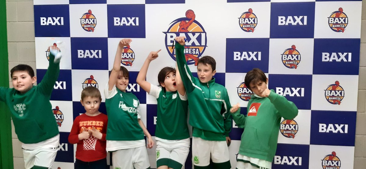 stcbaloncesto's tweet photo. Extraordinaria experiencia en el Torneo Ignaciano de Manresa para nuestros equipos benjamines. Volveremos y os esperamos en @stcasablancazgz. Aquí han nacido amistades de 🏀 q merece la pena cultivar y perpetuar. Viva el Mini! Convivencia, amistad y basket. #MiniStadium 
🏀💚⛹️‍♀️⛹️‍♂️ https://t.co/I8qgXRs7I8