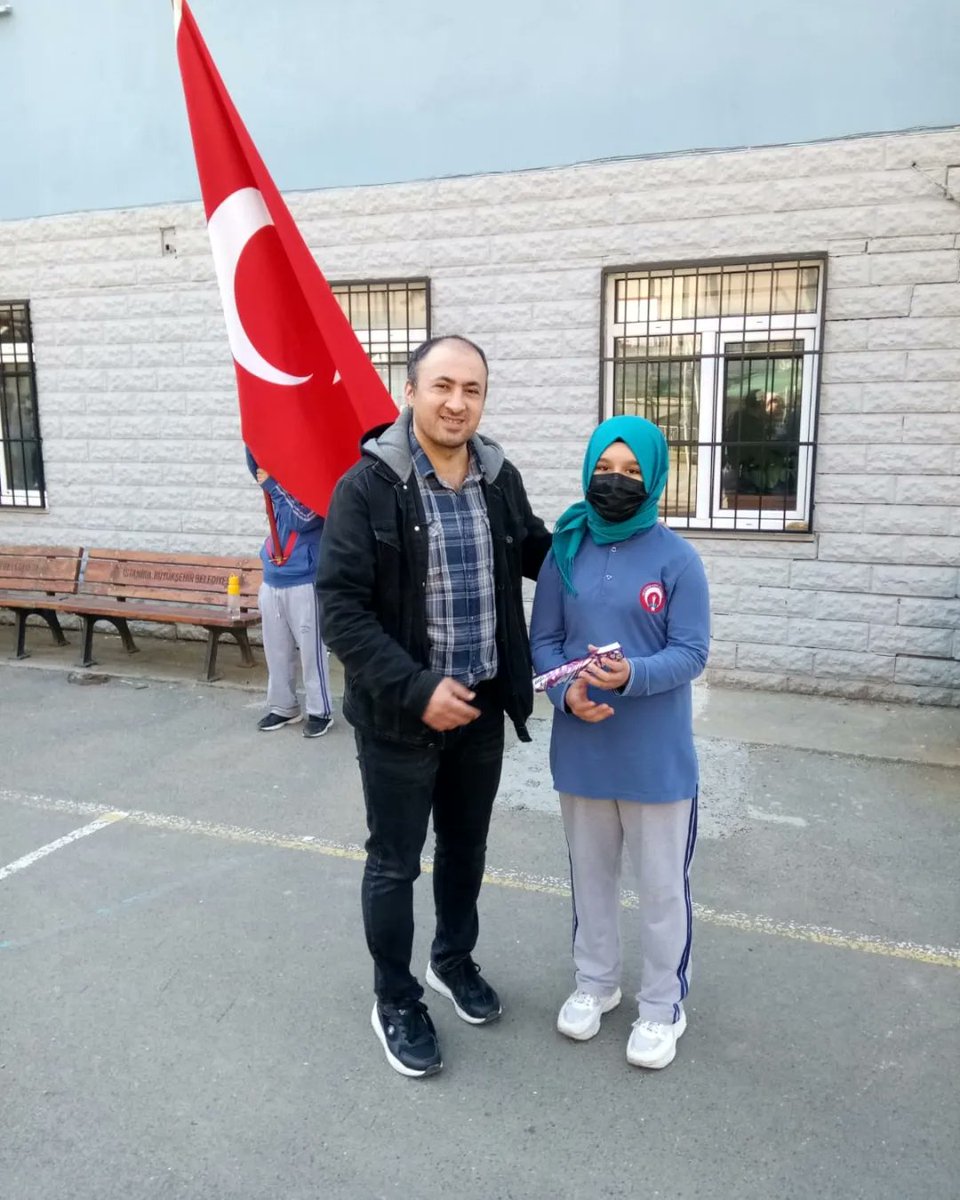 “Kütüphanede Hayat Var” konulu şiiriyle ilçe birincisi 8C sınıfından Azizcan Üstün’ü ve 23 Nisan Ulusal Egemenlik ve Çocuk Bayramı’nda “ Haklarımla Çocuğum” konulu kompozisyonu ile ilçe ikincisi 7C sınıfından Münevver Sena Karakaş’ı ve emeği geçen öğretmenlerini tebrik ediyoruz.