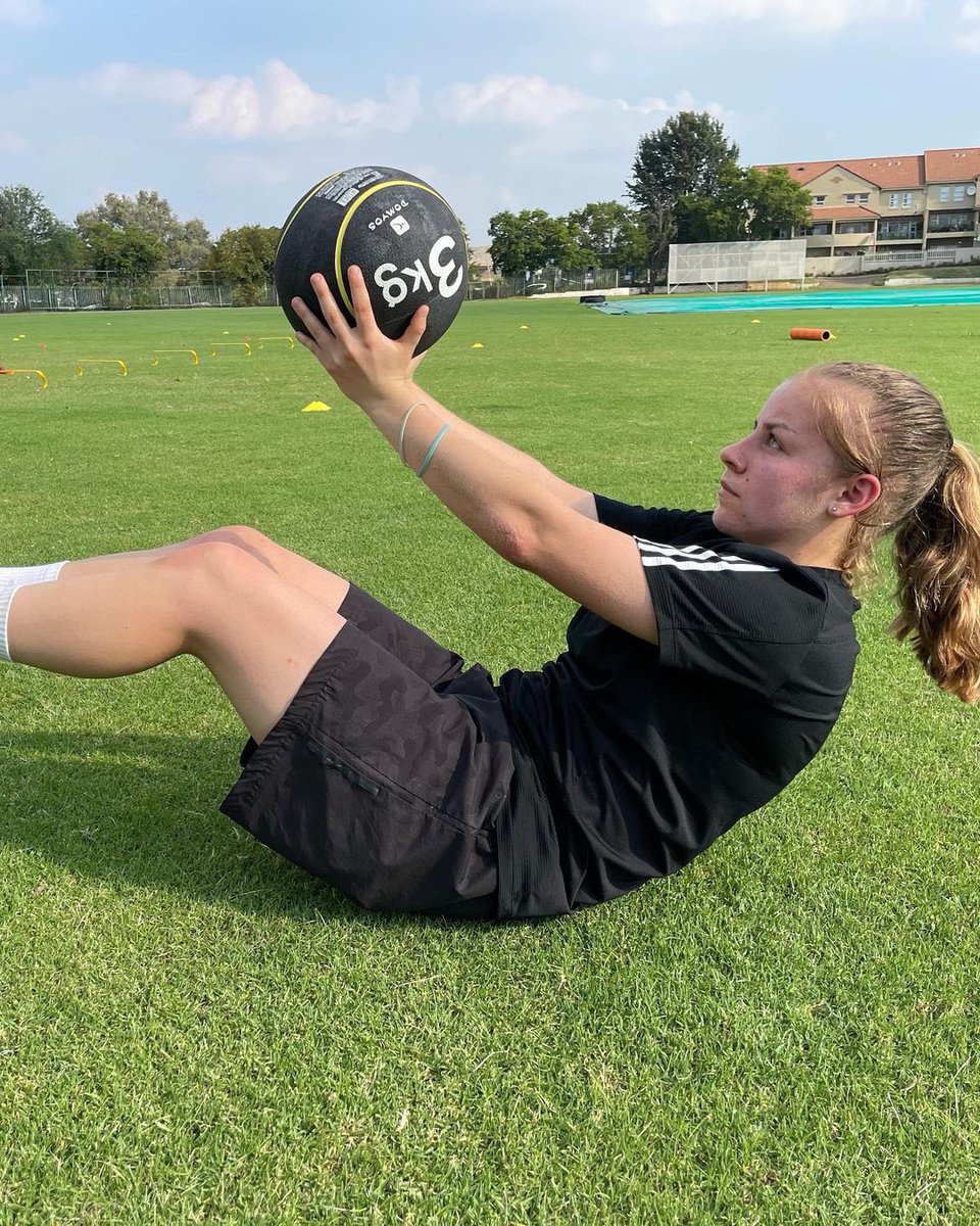 soccerjesswade's tweet photo. Behind the scenes 📸🏃

Shoutout to ASP South Africa for your hard work, motivation and commitment in helping me achieve my potential in speed, agility, core and recovery, so I can take my game to the next level!

#oneFZ #teamFZ #sportsscience #performance https://t.co/Q9OKEG1fwU