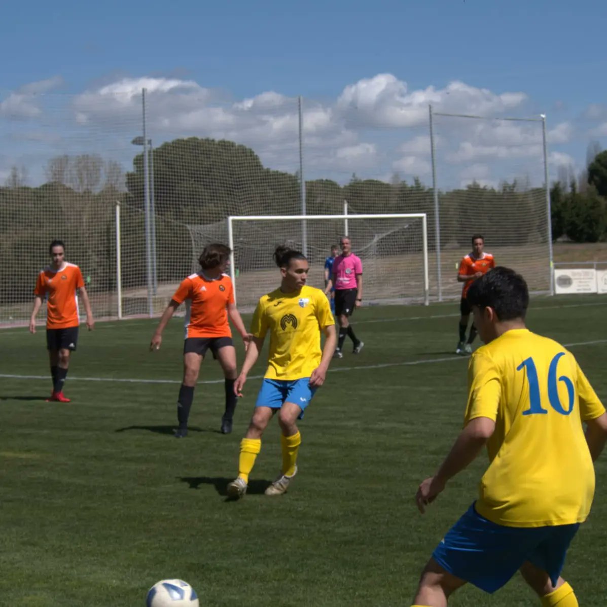 C_D_Iscar's tweet photo. No pudo ser pero las fotos ante el @cdparquesol son magníficas gracias a @_silvia_rv 
#fotos📸 #fasedeascenso🏆 #cdiscar⚽ #cdparquesol #sanmiguel🏟 #iscarleche💪 https://t.co/qcwY4cQbBv